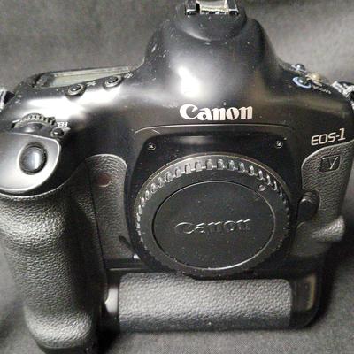 HEAVY DUTY CANON EOS-1 V CAMERA
