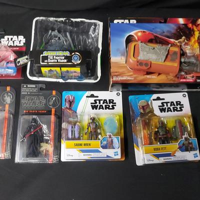 STAR WARS COLLECTIBLES - FIGURINES AND AIRCRAFT/VEHICLES - MANY IN ORIGINAL PACKAGING