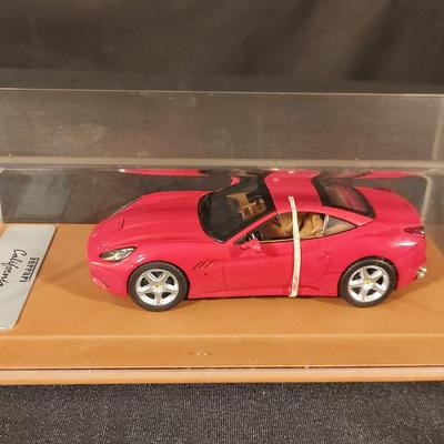 GENUINE OFFICIAL 2008 FERRARI CALIFORNIA MODEL CAR