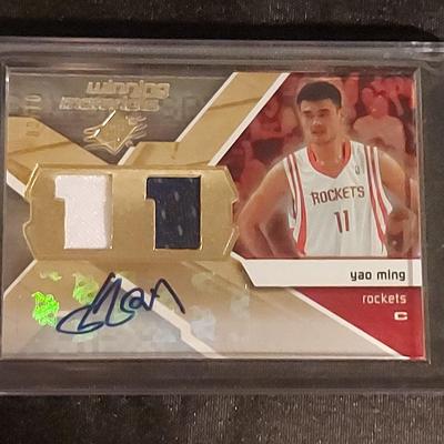 YAO MING WINNING MATERIAL SPORTS CARD, SIGNED!