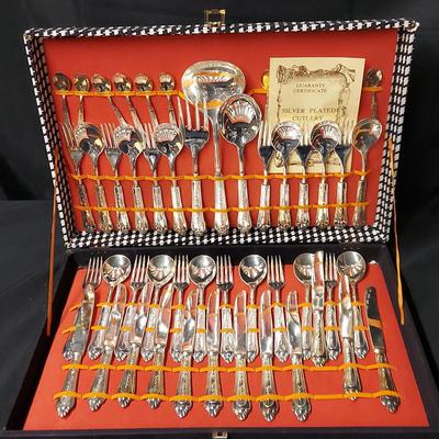 CLASSIC SILVER PLATED CUTLERY IN ELEGANT CASE