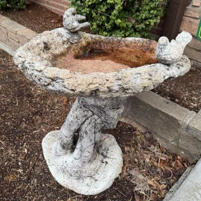 Concrete Birdbath w/ Bird Figures - Outdoor Garden Decor	