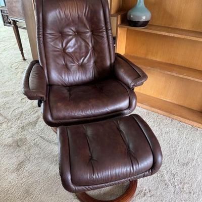 Stressless Ekornes Leather Recliner w/ Ottoman – Brown	