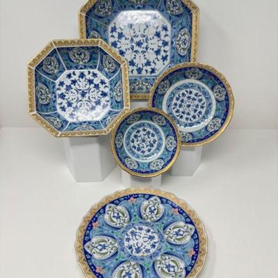 Set of 5 Ryūhō Gama Arita Ware Plates, Blue Floral & Gold Accents	