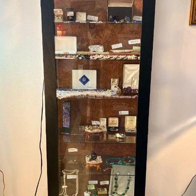 Estate jewelry: gold, diamond, semi-precious gemstones (jade, lapis, coral, amethyst, aquamarine, topaz, pearl, and more), silver, turquoise