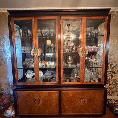Dining set in excellent condition (Century) includes dining table, 8 dining chairs, sideboard, china cabinet

Crystal (Val Saint Lambert,...