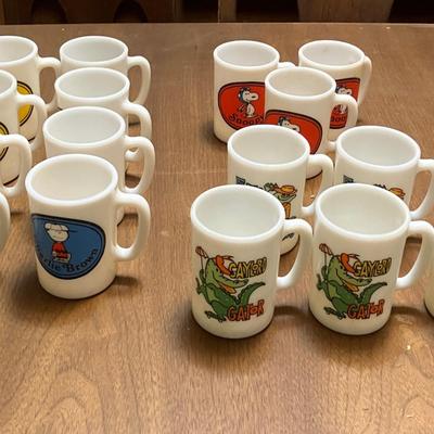 Avon Peanuts (1969), Gaylord Gator, and Freddy the Frog Mugs