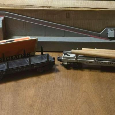 Lionel Lumber Loader 364 with 2 Logging Cars