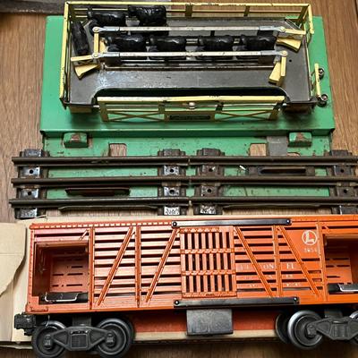 Lionel 3656 Operating Cattle Car and Loader with 7 Cattle