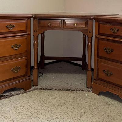 Bassett Furniture Corner Office - Perfect Configuration!