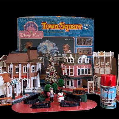 Disney Magic - Nostalgic Town Square  and Steamboat Aladdin -  Very Collectible!