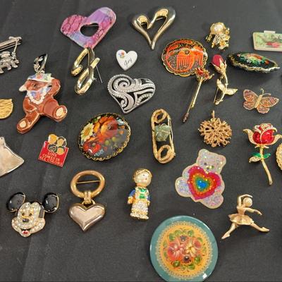 Assorted Vintage & Modern Brooches | Mixed Lot of 30+ Pieces