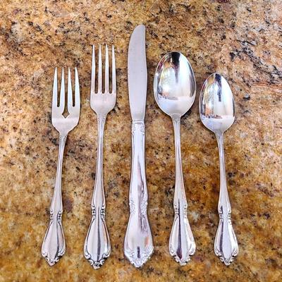 Oneidacraft Deluxe Stainless Flatware Set - Service For 12 W/Extras
