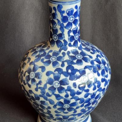 Beautiful 10” Asian Blue & White Chinoiserie Vase In Botanical Design 