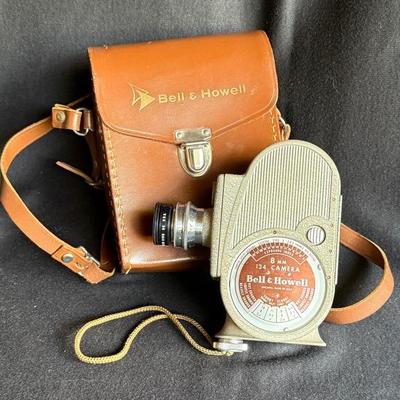 Bell & Howell Vintage 8mm 134 Camera In Leather Case * Chicago USA