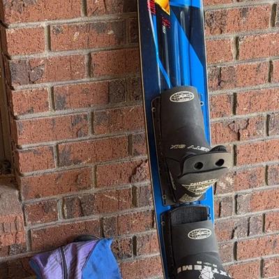 Venturi Tunnel Instinct 9.6 Flex Slalom Water Ski With Zippered Case * Medium Size 
