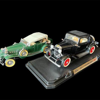 Diecast 1932 Cadillac Japan 1/16 * Road Signature 1932 Ford 3 Window Coupe 
