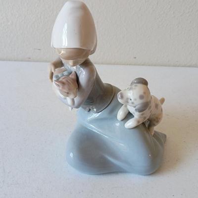 Lladro 1978 7-in 'Little Friskies' #5032 Figurine