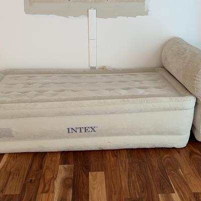 Intex 18" Twin Air Mattress with Built-in Pump 84x20x37