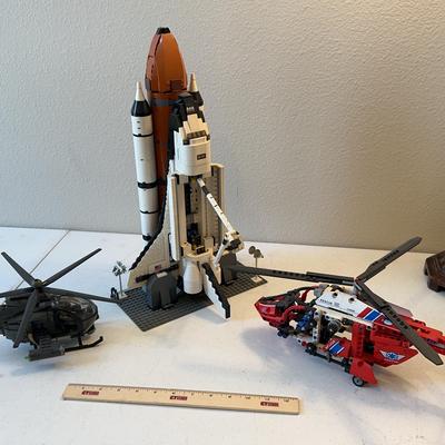 Lego Shuttle Expedition, Mega Blocks Call Of Duty Anti-armor Helicopter, Lego Technic Rescue Heli