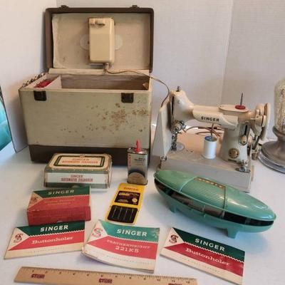 Vintage 1960s Singer 221k5 Featherweight Sewing Machine w/ Case, Accessories