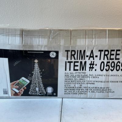 7.5ft Metal Tree With Tree Top Star