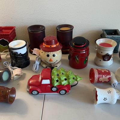 Scentsy Collection - 18 Warmers In Total - Christmas & Holiday Themed 