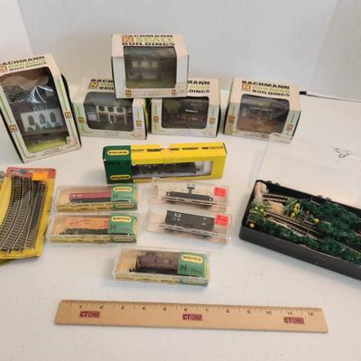 13+pc Vintage Train Set Collectibles - Bachman Railroad, Minitrix, Atlas