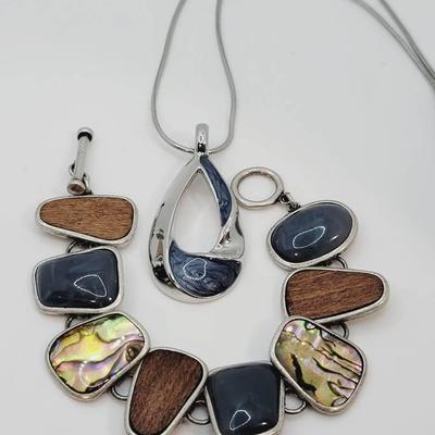 Coordinating Necklace And Bracelet Lia Sophia Shell Wood Resin