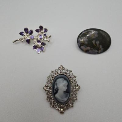 Elegant Fashion Brooch Collection