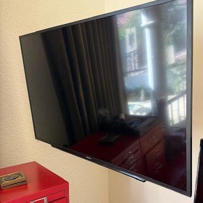 BIG SCREEN TVs