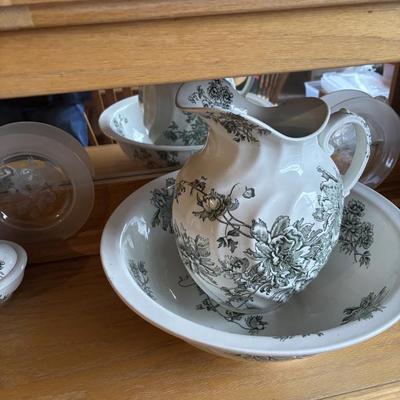 6 piece bowl & pitcher set