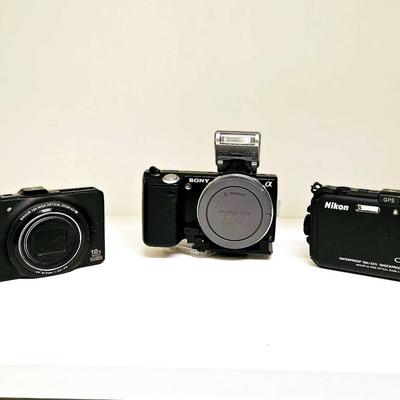 Digital Cameras With Accessories 