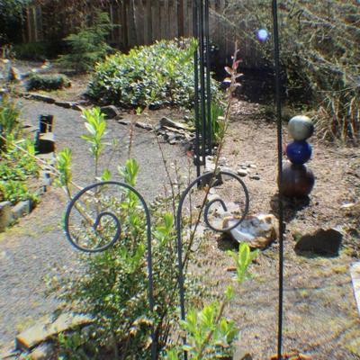 Elegant Metal Garden Stakes & Artistic Garden Totem Set