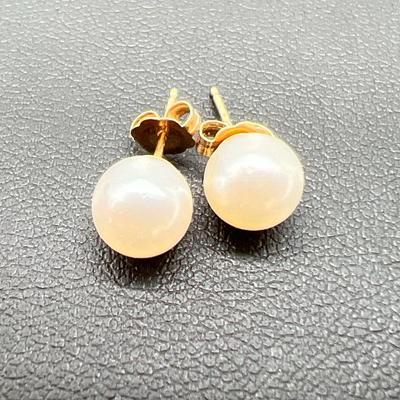 Classic 14K Gold Pearl Earrings
