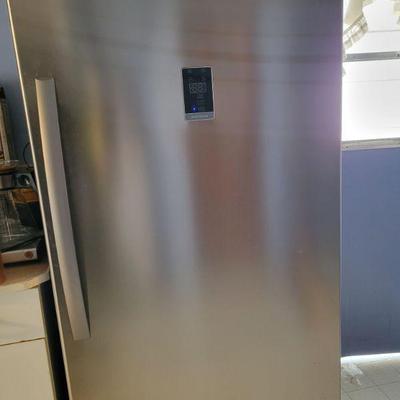 Upright freezer