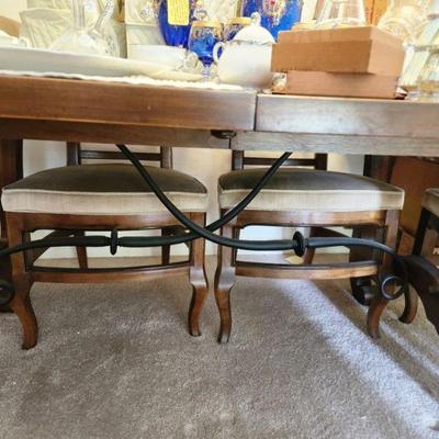 Dining Table Special Features