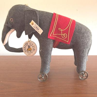 Steiff Elephant on Wheels 