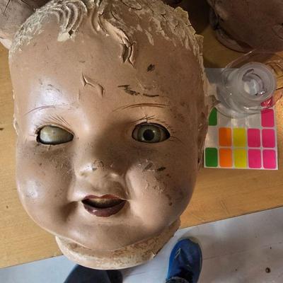 Antique doll hrad