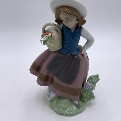 Lladro Spain Sweet Scent 5221 Girl with Basket of Flowers