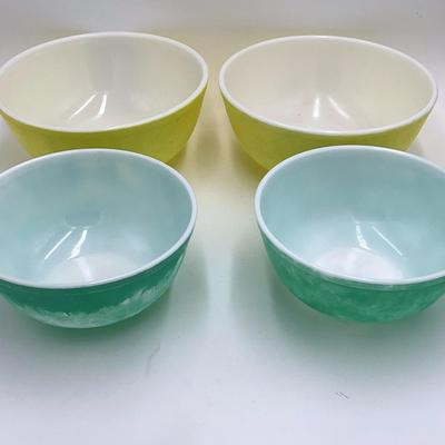 Vintage Pyrex Mixing/Serving Bowls 