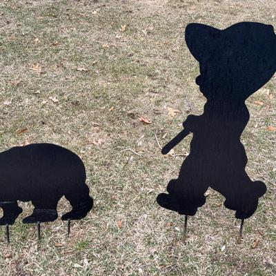 Cabin Themed Metal Lawn Art 