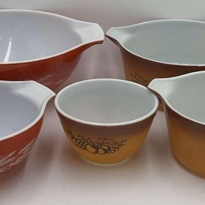 Vintage Pyrex Set