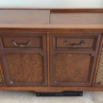 Vintage Magnavox Astro-Sonic Stereo 