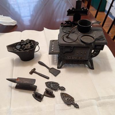 Cast-Iron Queen Toy Stove
