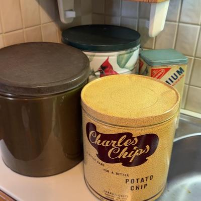 4 vintage Tins