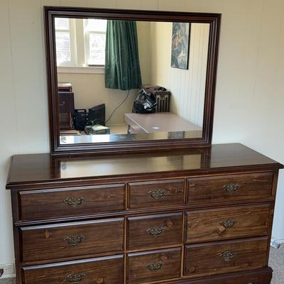 ***Bassett Wood Dresser W/ Mirror ***