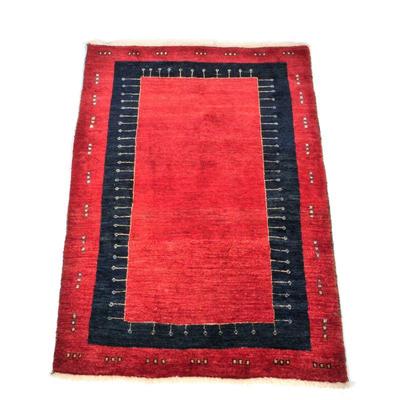 PERSIAN GABBEH WOOL RUG | With a blue border on a dark red ground - w. 41 x l. 58.5 in.