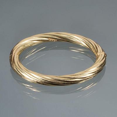 UNOARRE TWISTED ROPE FORM 18K GOLD HARD BRACELET | 18K Yellow Gold twisted bracelet, marked "750" and with Italian maker's...