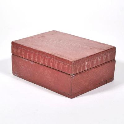 "19TH CENTURY COMB GRAIN PAINTED FOLK ART SEWING BOX | Vintage painted sewing box with divided compartments and steel sewing thread...